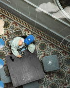 Gorra azul bordada con estrella fugaz diseño de Anali Espino.